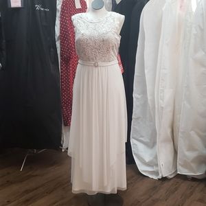 NWT R&M Richards Embroidered Lace A-Gown Sz 18